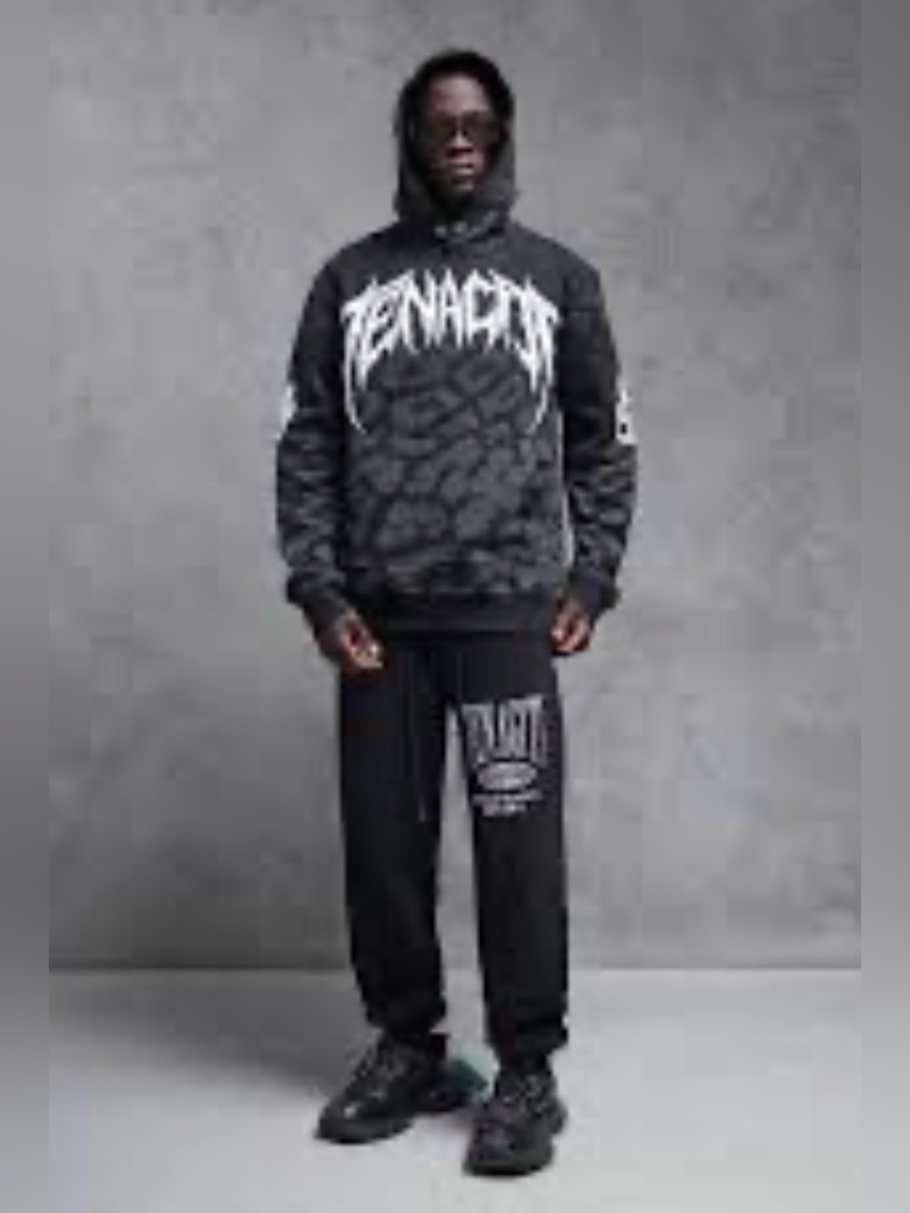 Tenaciti Studios Camo Hoodie Studded Graphic Pullover Men’s Medium NWT